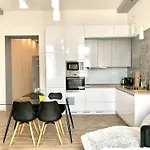 Central Sunny 3 Room Apartment