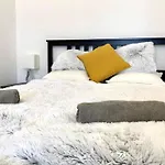 Central Sunny 3 Room Apartment