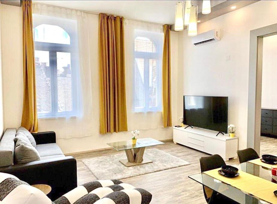 Central Sunny 3 Apartment